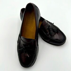 Men's size 8 W Cole Haan brown Loafer in near mint condition.